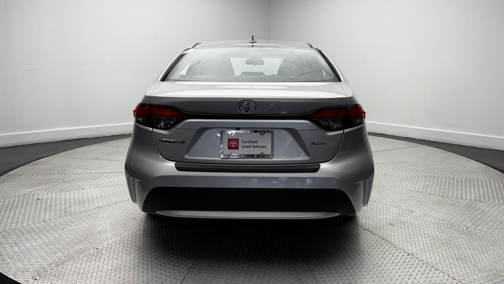 Used 2020 Silver Toyota XLE image 38