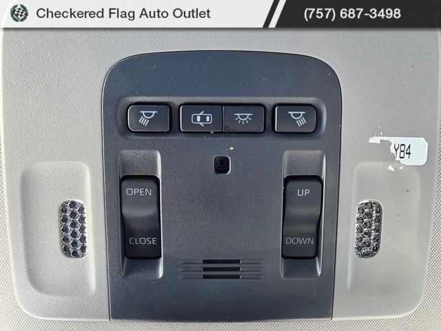 Used 2018 Super White Toyota SE image 10