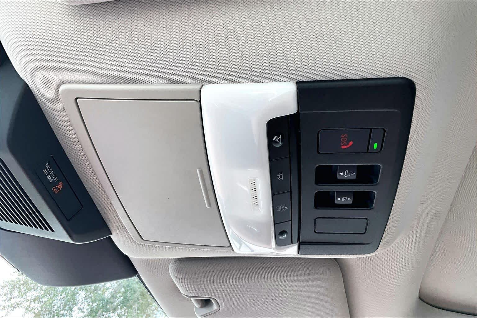 Used 2022 Pearl White Tricoat Nissan Platinum image 32