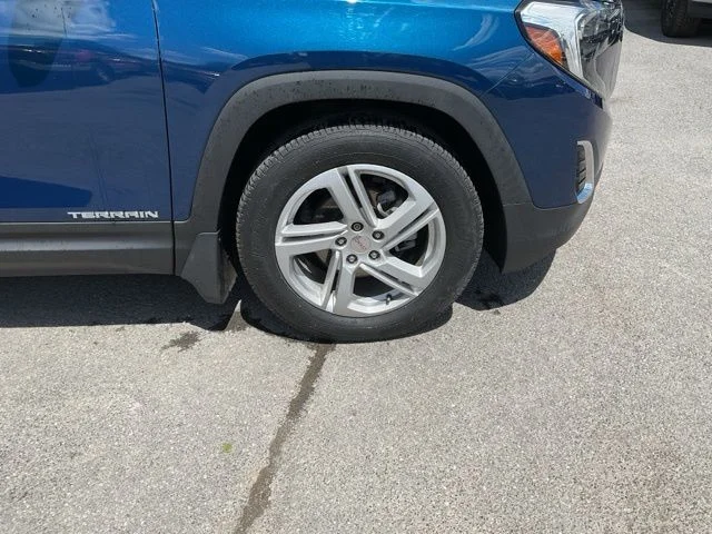 Used 2019 Blue Emerald Metallic GMC  image 22