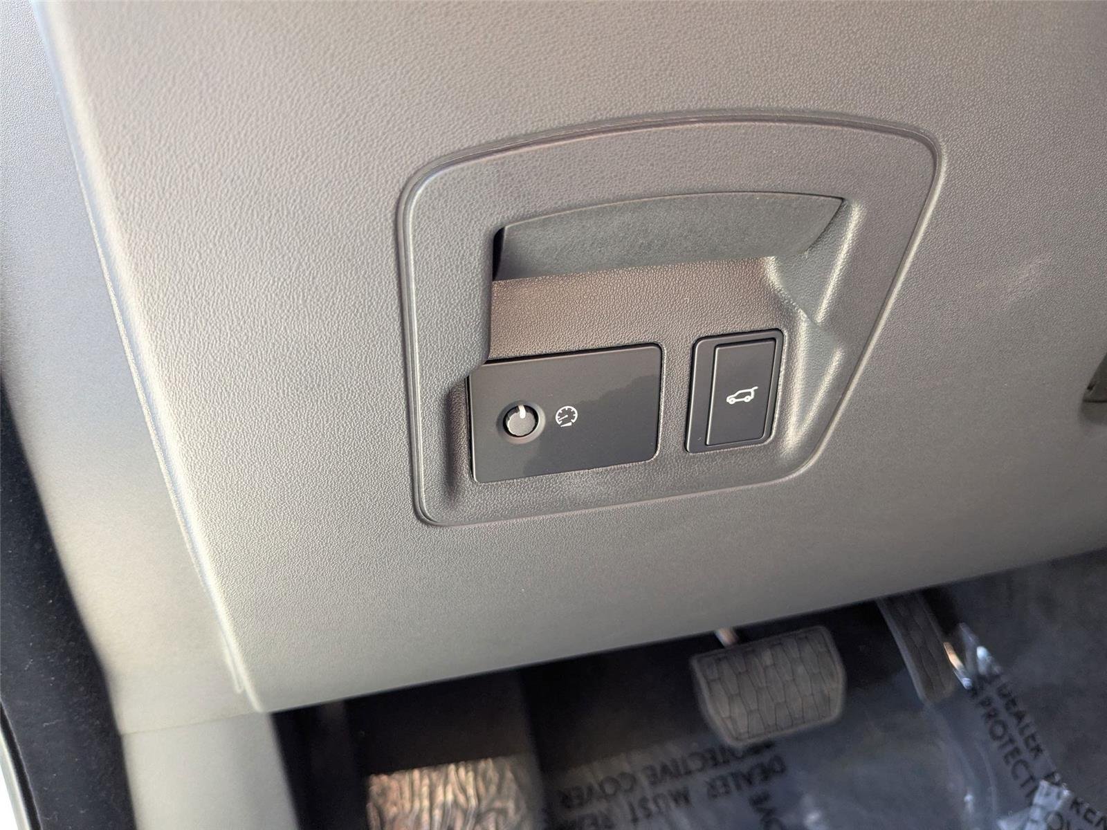 Used 2026 Fuji White Land Rover S image 16