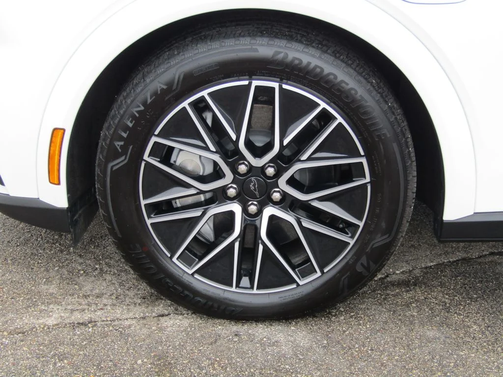 Used 2025 Star White Ford Premium image 4