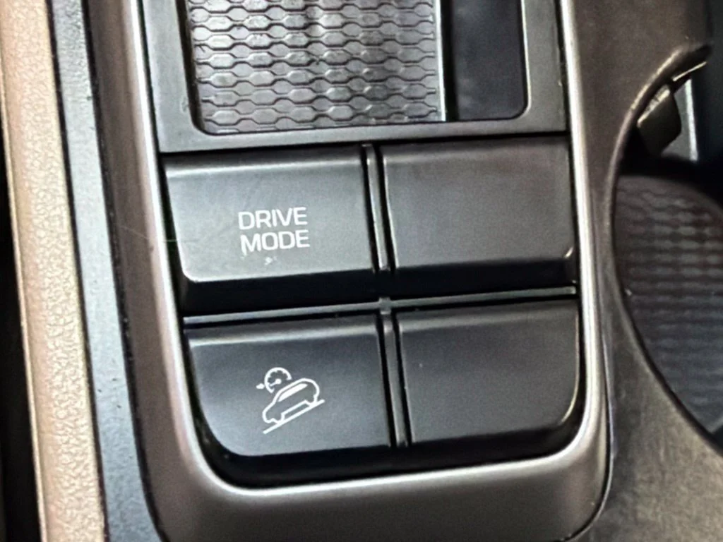 Used 2017 Ruby Wine Hyundai SE image 24
