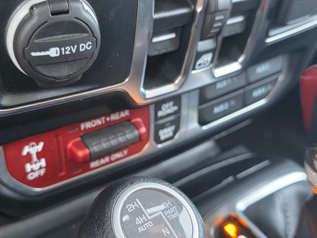 Used 2024 Silver Jeep Rubicon 4xe image 29