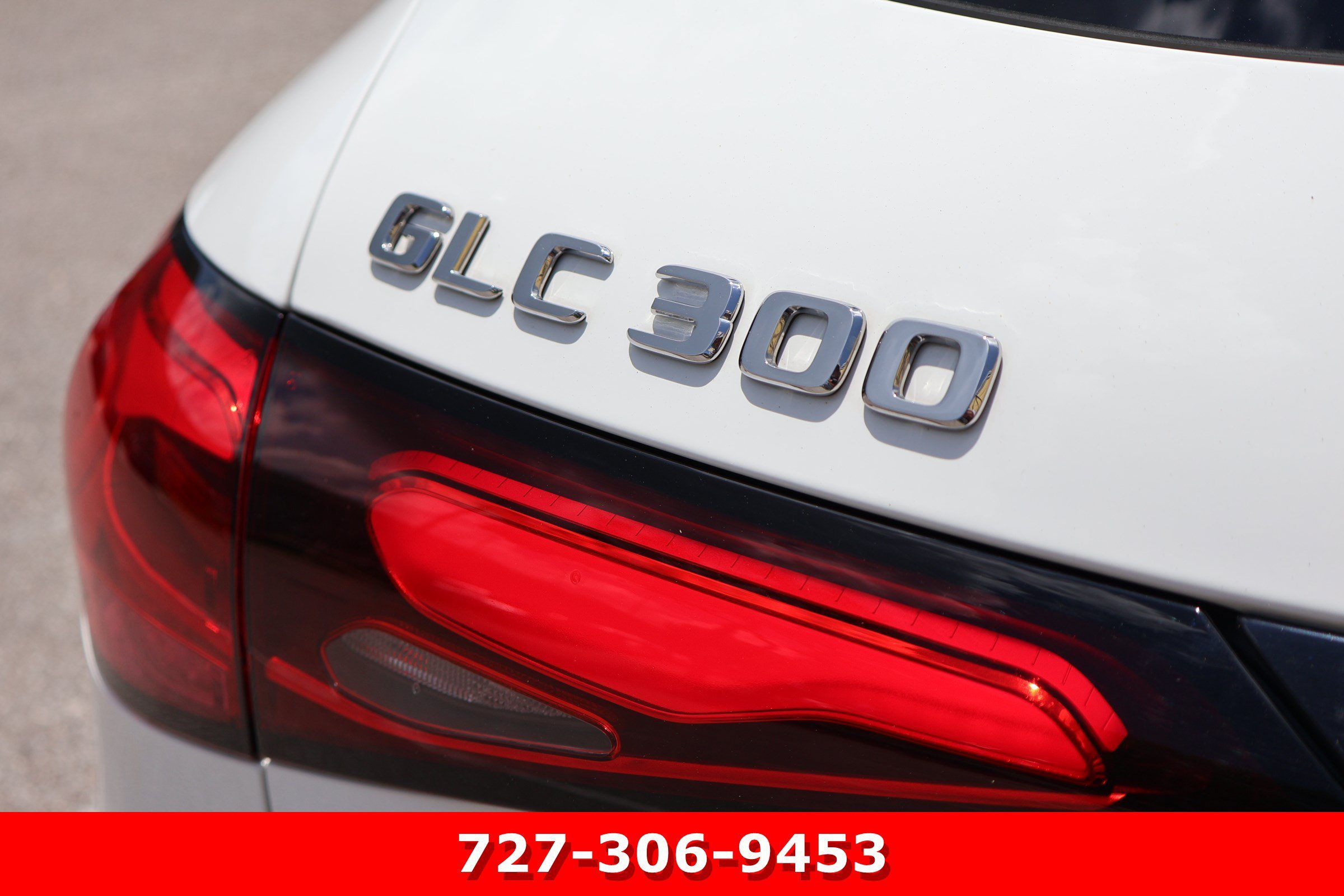 Certified Used 2025 Polar White Mercedes-Benz GLC 300 image 8