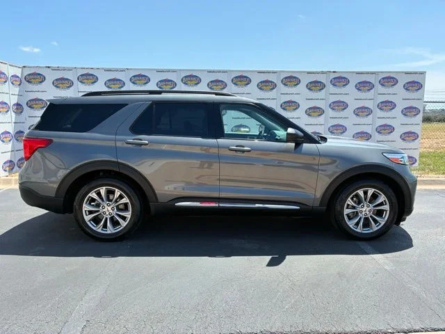 2023 Ford Explorer XLT RWD's photo