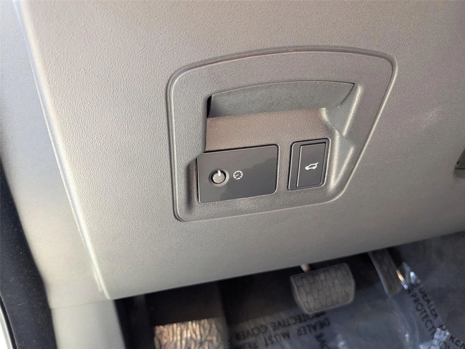 Certified Used 2026 Fuji White Land Rover S image 16