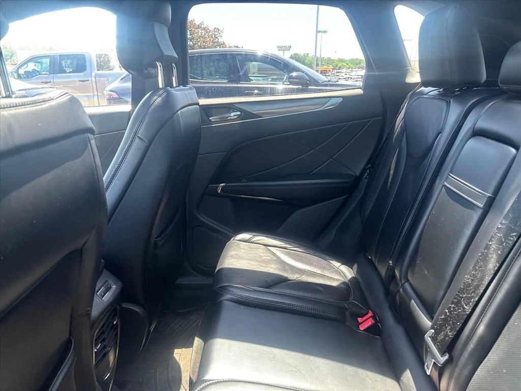Used 2017 Black Lincoln Reserve image 18