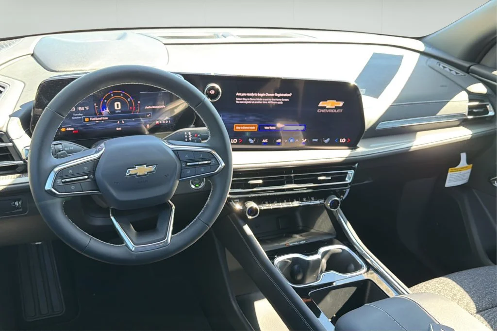 New 2027 Summit White Chevrolet LT image 20