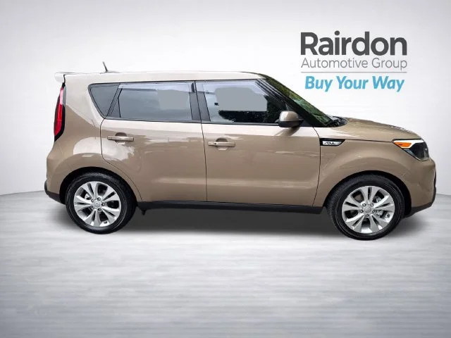 Used 2015 Latte Brown Kia Plus image 8