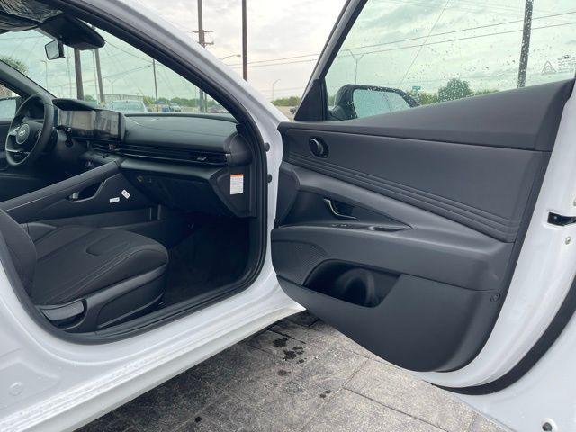2025 Hyundai Elantra Blue - Photo 22