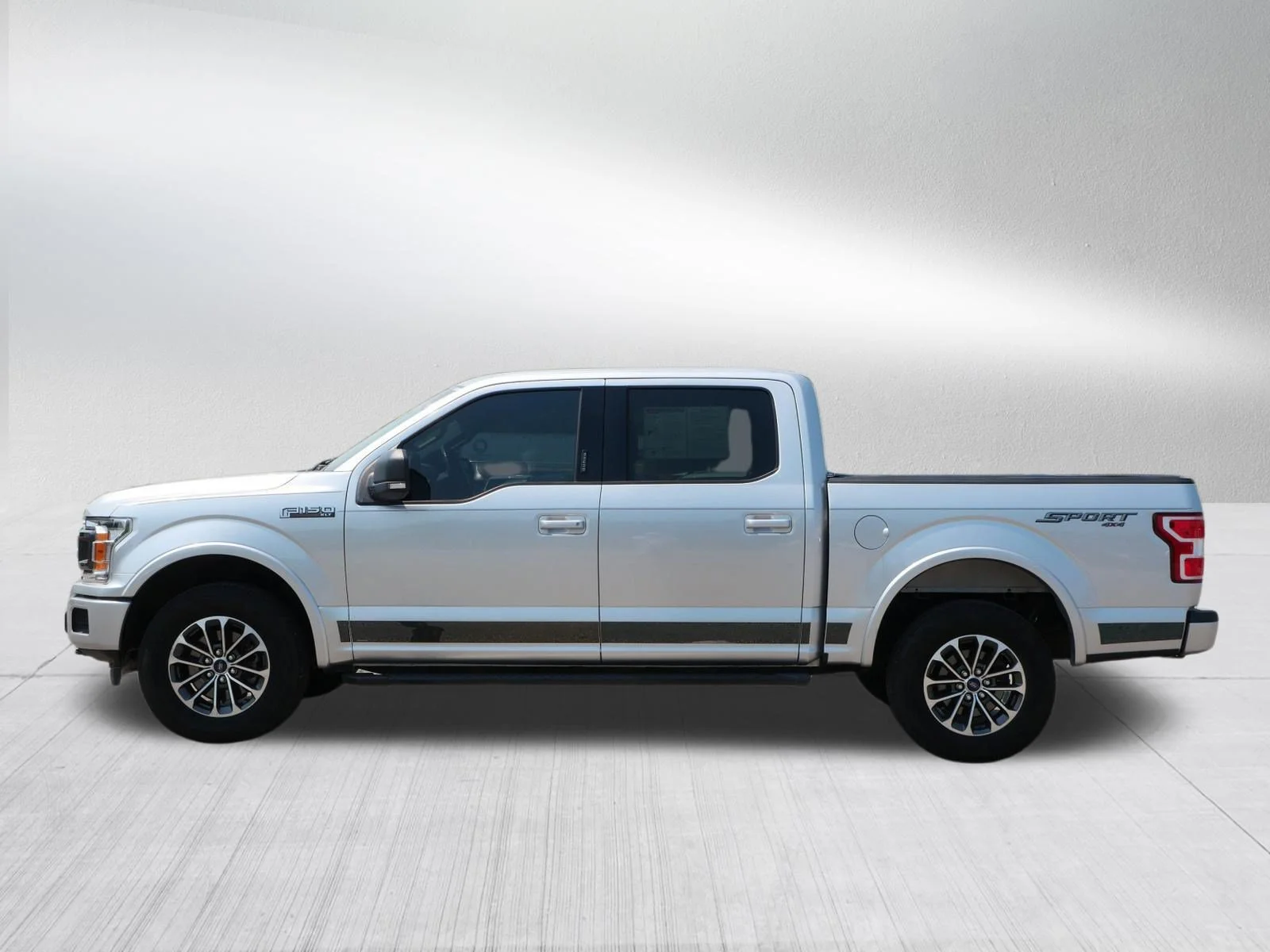 Used 2018 Ingot Silver Metallic Ford XLT image 4