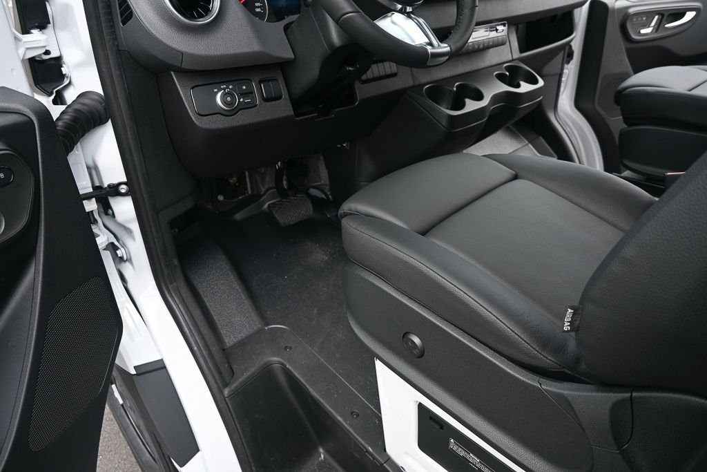 New 2026 Arctic White Mercedes-Benz Cargo 170 WB image 7