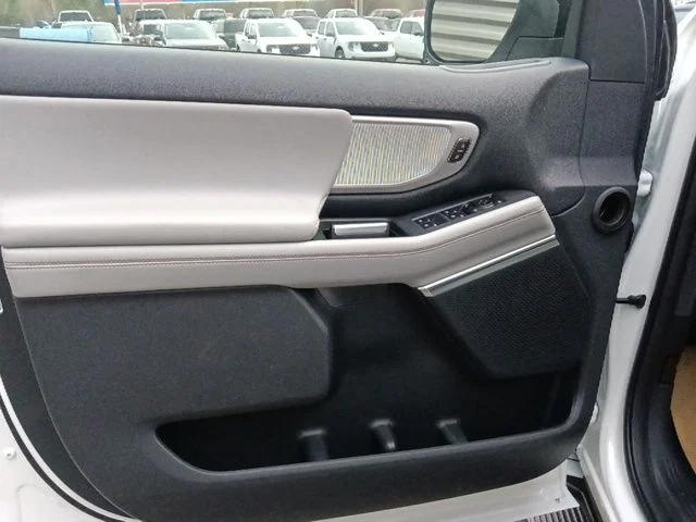 New 2025 Star White Metallic Tri-Coat Ford Active image 11