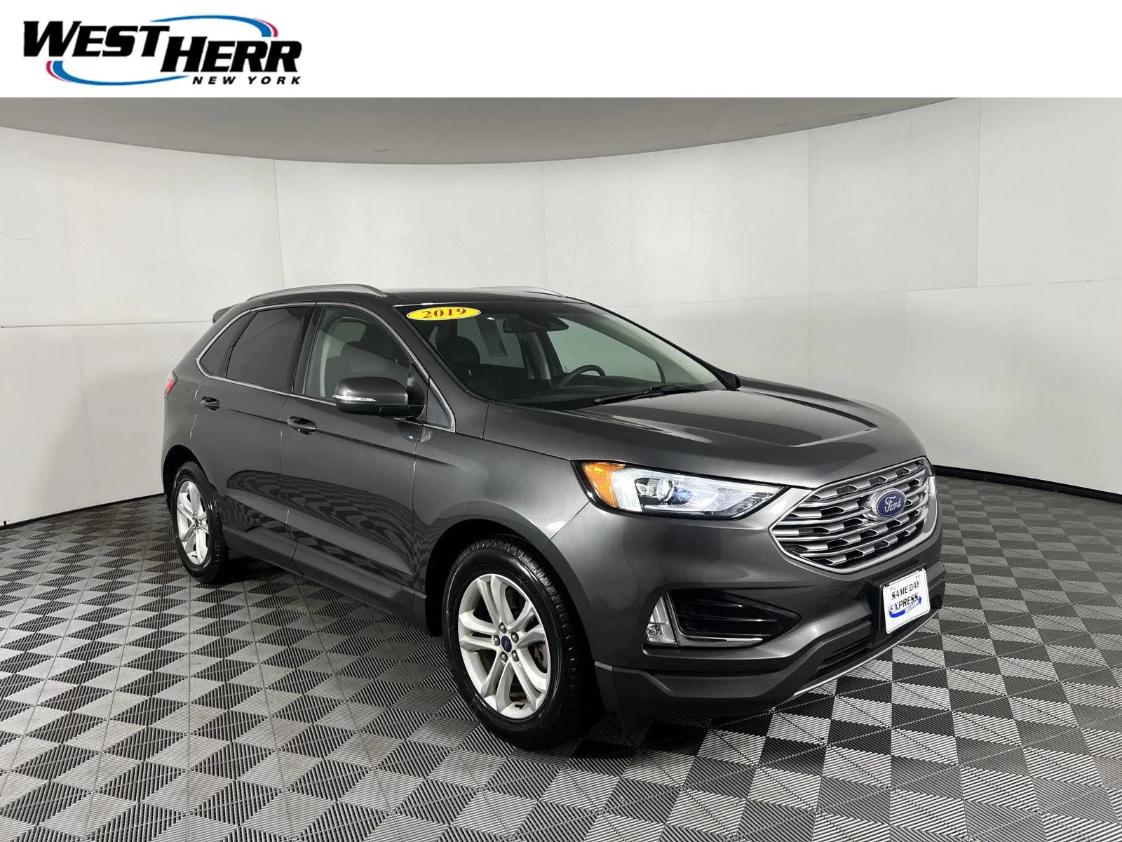 Used 2019 Magnetic Ford SEL image 1