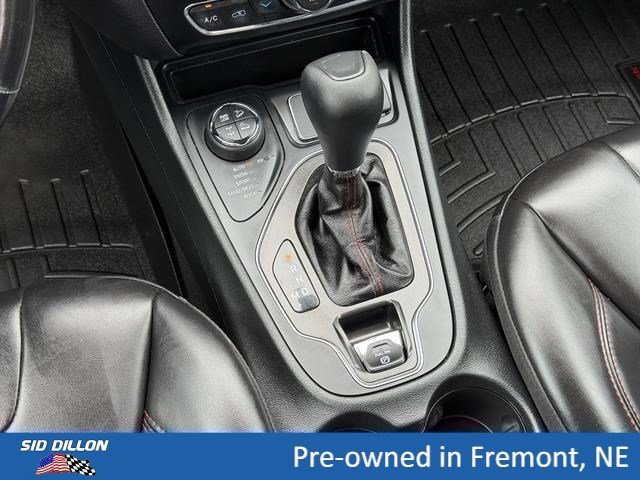 Used 2019 Bright White Clearcoat Jeep Trailhawk image 11