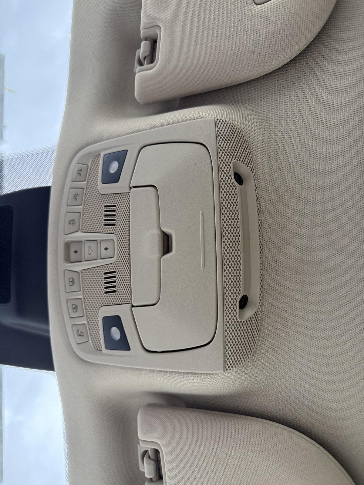 Used 2020 Ceramic Pearl Lincoln Reserve image 29