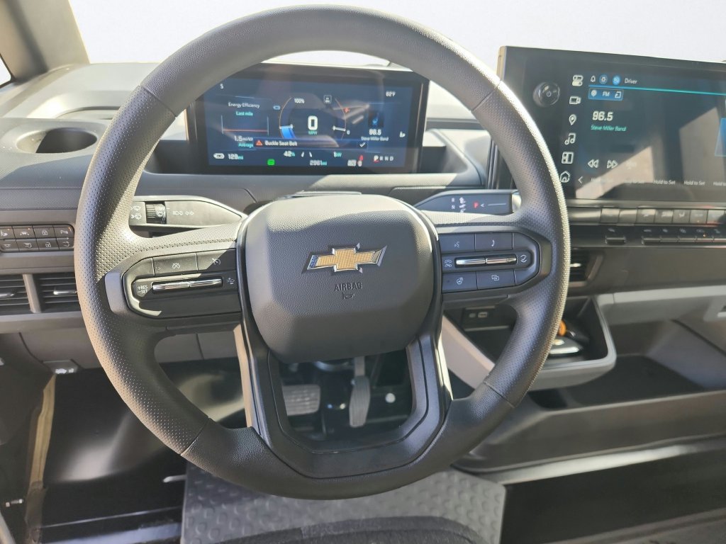 Used 2025 White Chevrolet 600 image 12