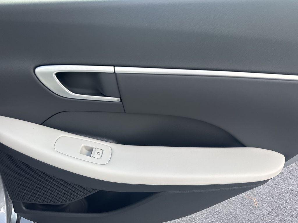 New 2026 Silver Hyundai SEL Sport image 16