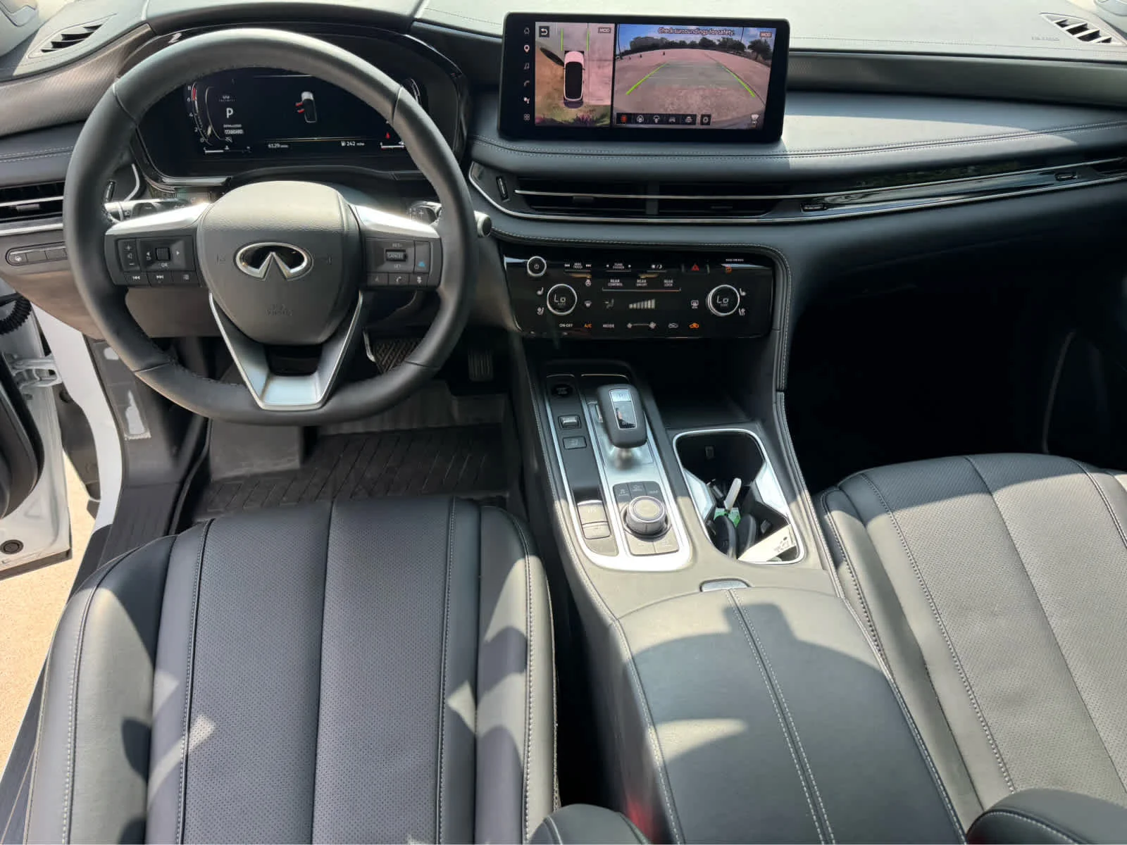 Certified Used 2026 Radiant White INFINITI LUXE image 17