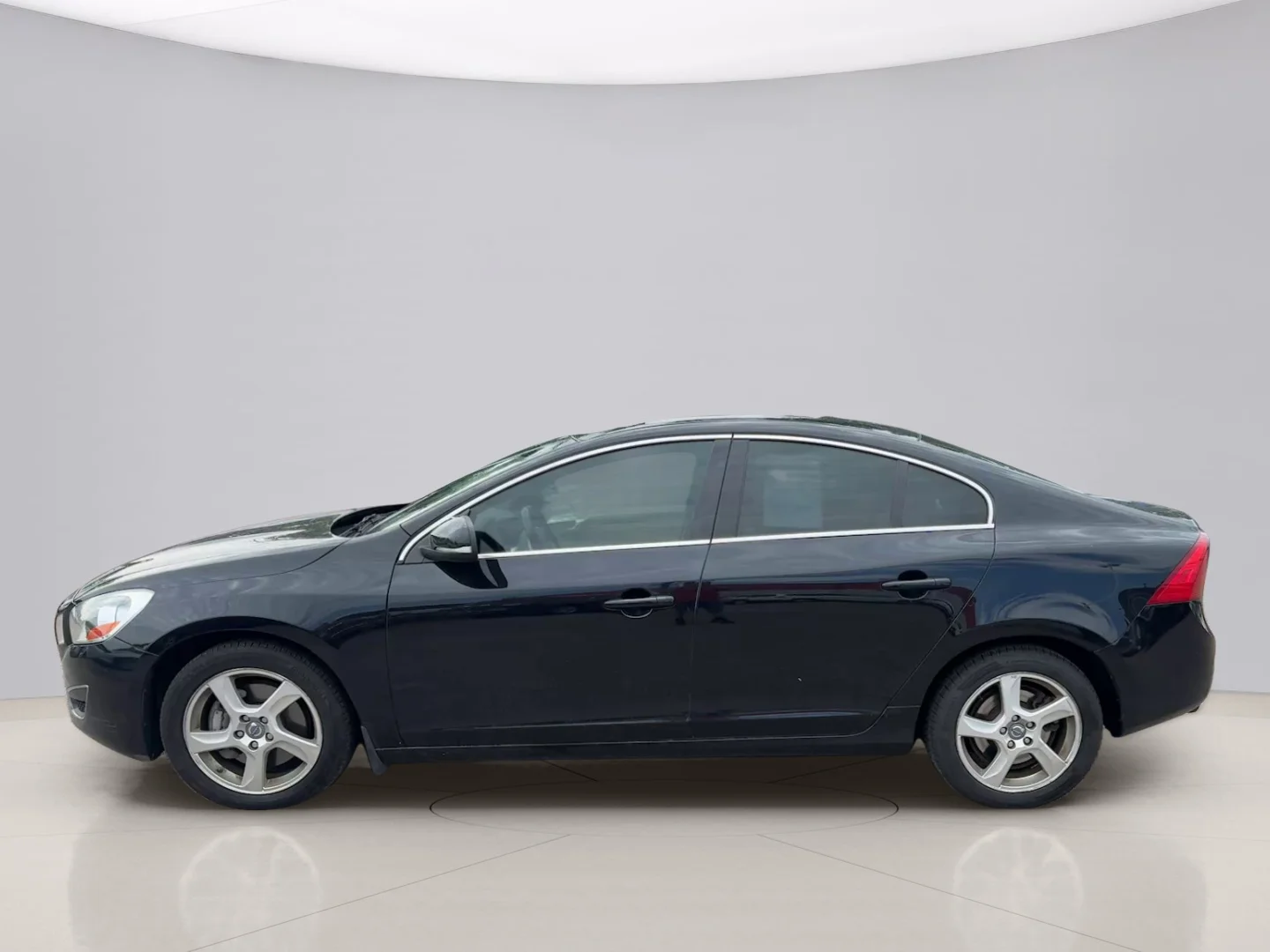 Used 2012 Black Volvo T5 image 2