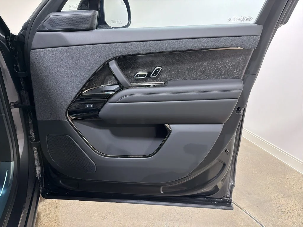 New 2026  Land Rover Dynamic SE image 23