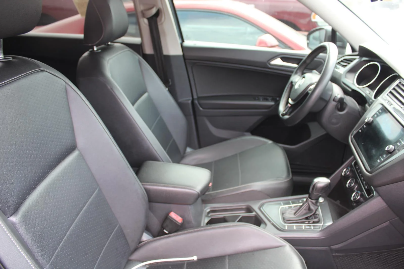 Used 2021 Platinum Gray Metallic Volkswagen SE image 3