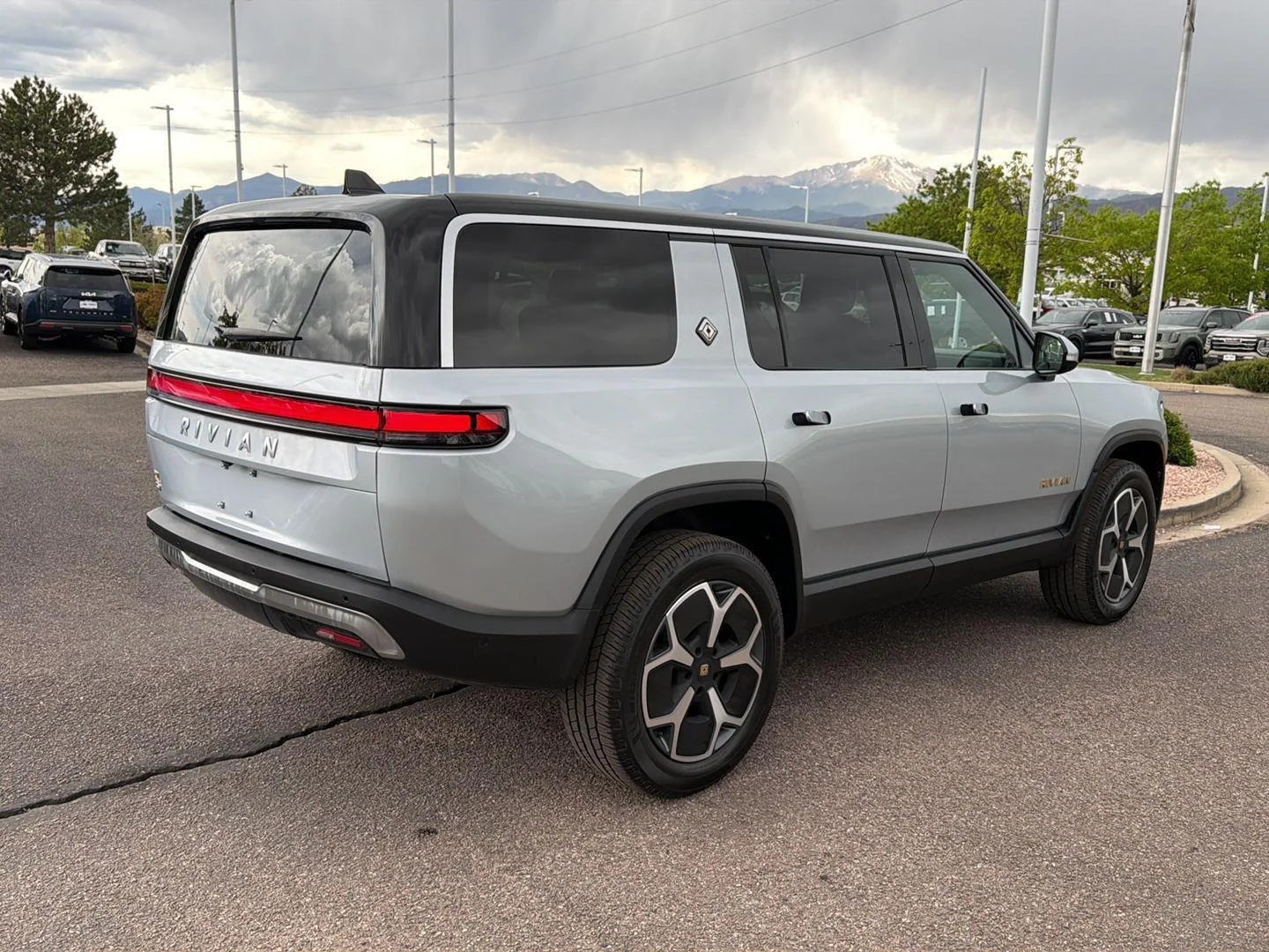 Used 2024  Rivian Adventure image 5