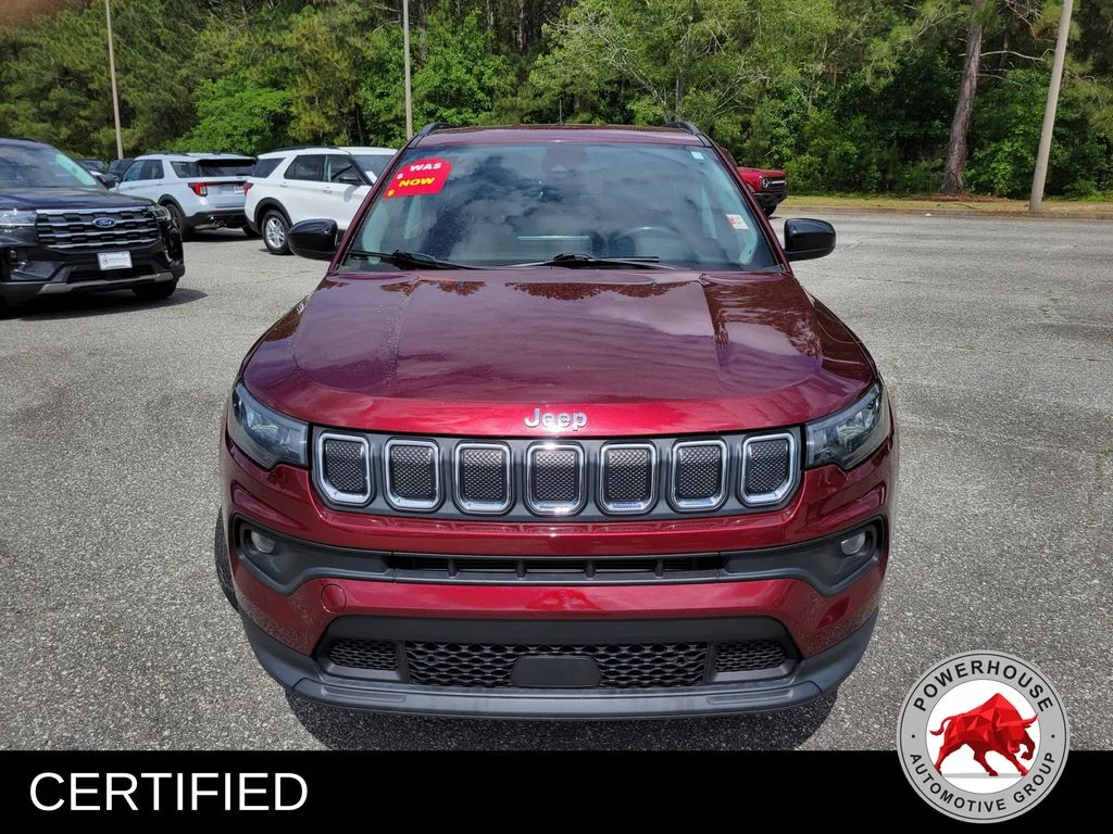 Used 2022 Red Jeep Latitude image 10