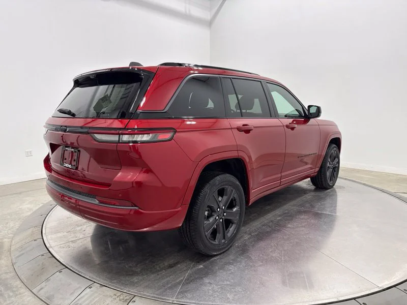 New 2027 Red Hot Pearlcoat Jeep Limited Reserve image 7