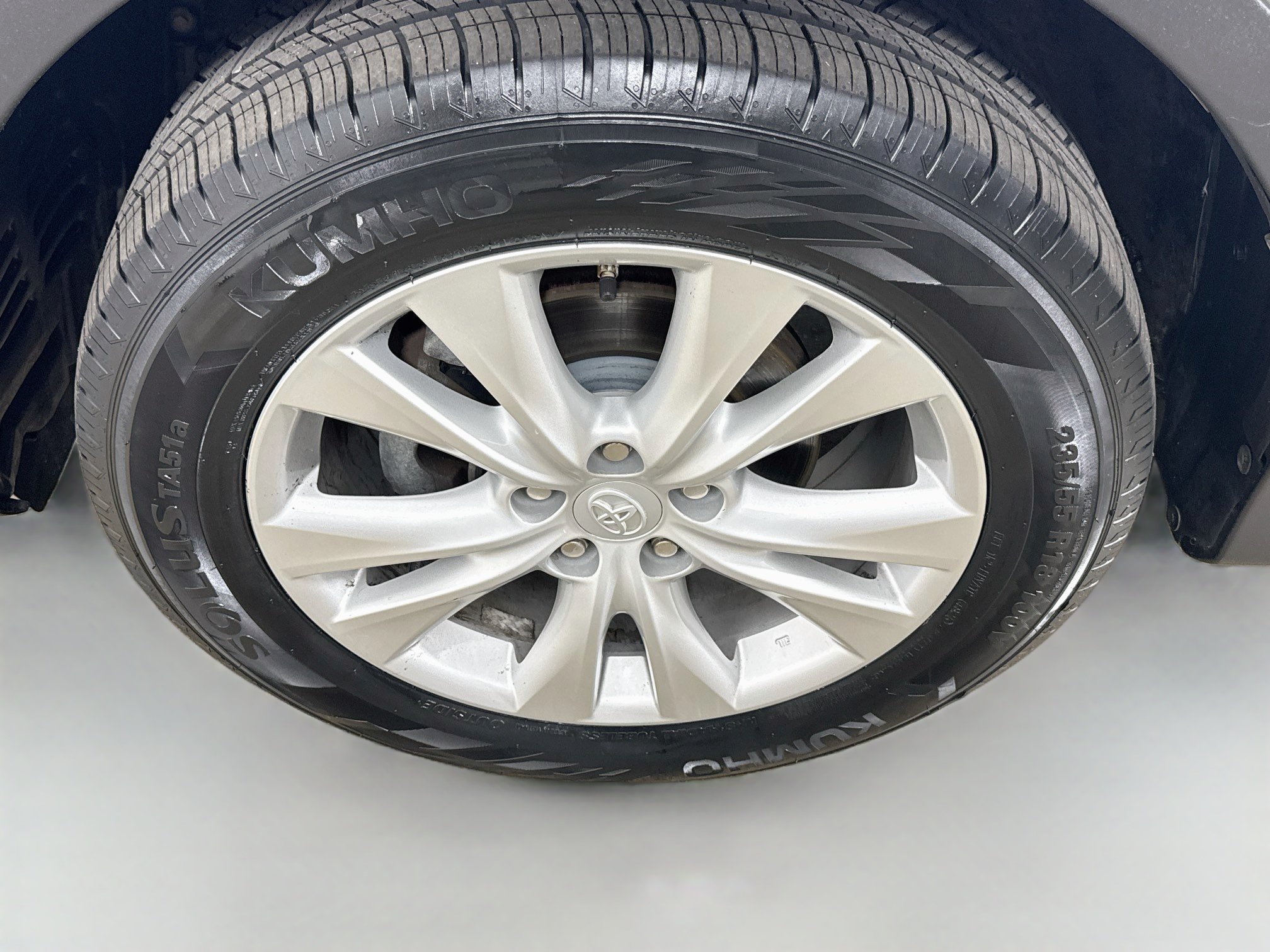 Used 2015 Classic Silver Metallic Toyota Limited image 9