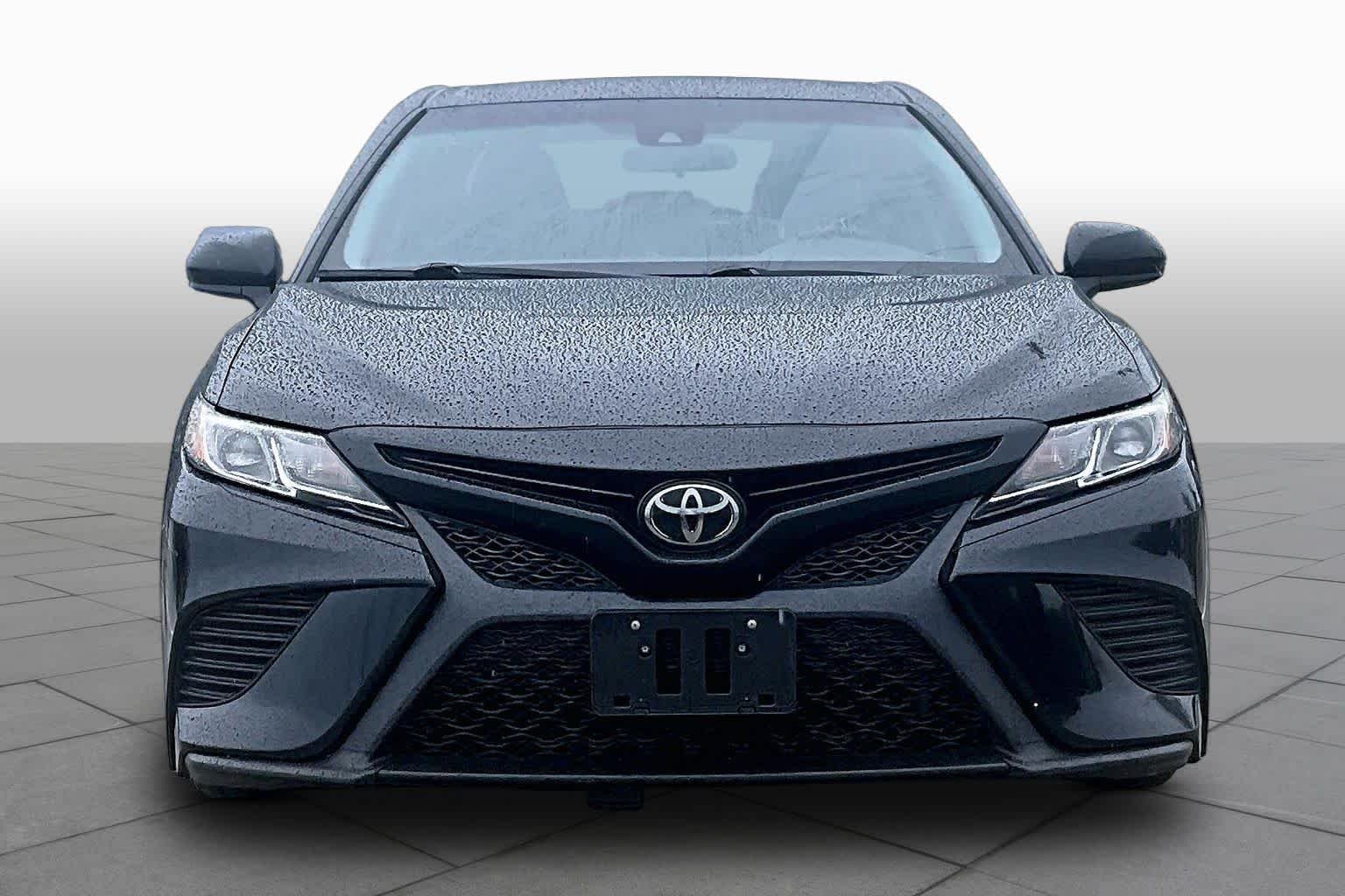 Used 2020 Midnight Black Metallic Toyota SE image 3