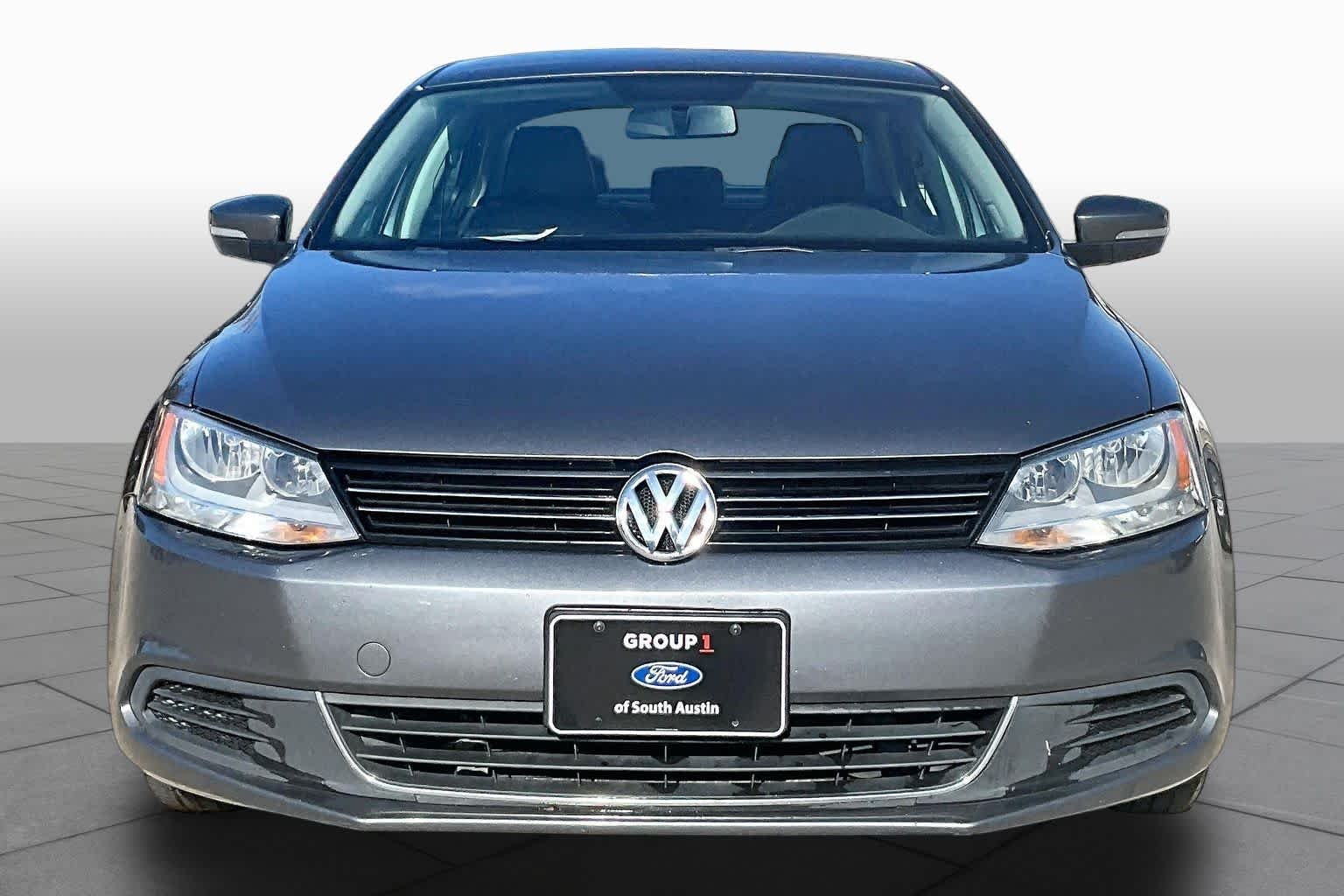Used 2013 Platinum Gray Metallic Volkswagen SE image 4