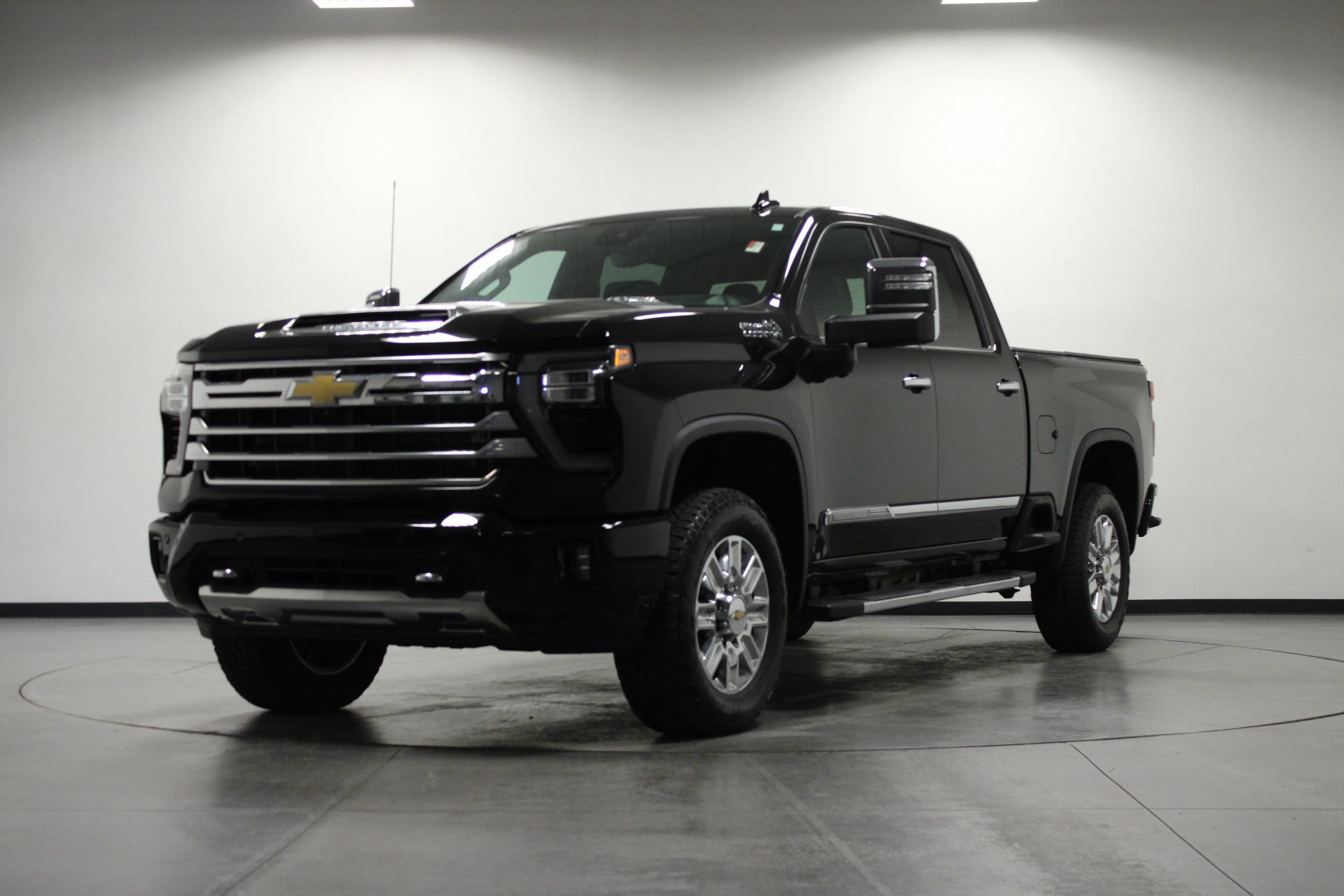 Used 2024 Black Chevrolet High Country image 8
