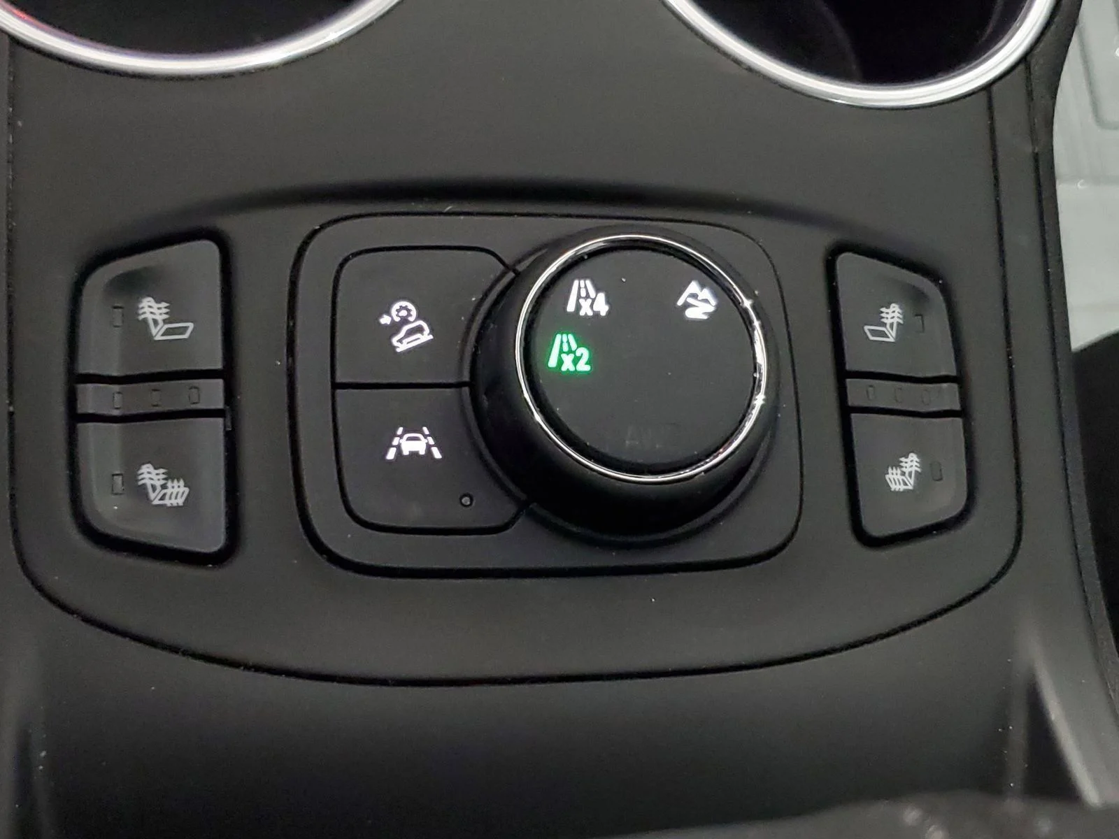 Used 2022 White GMC SLT image 28