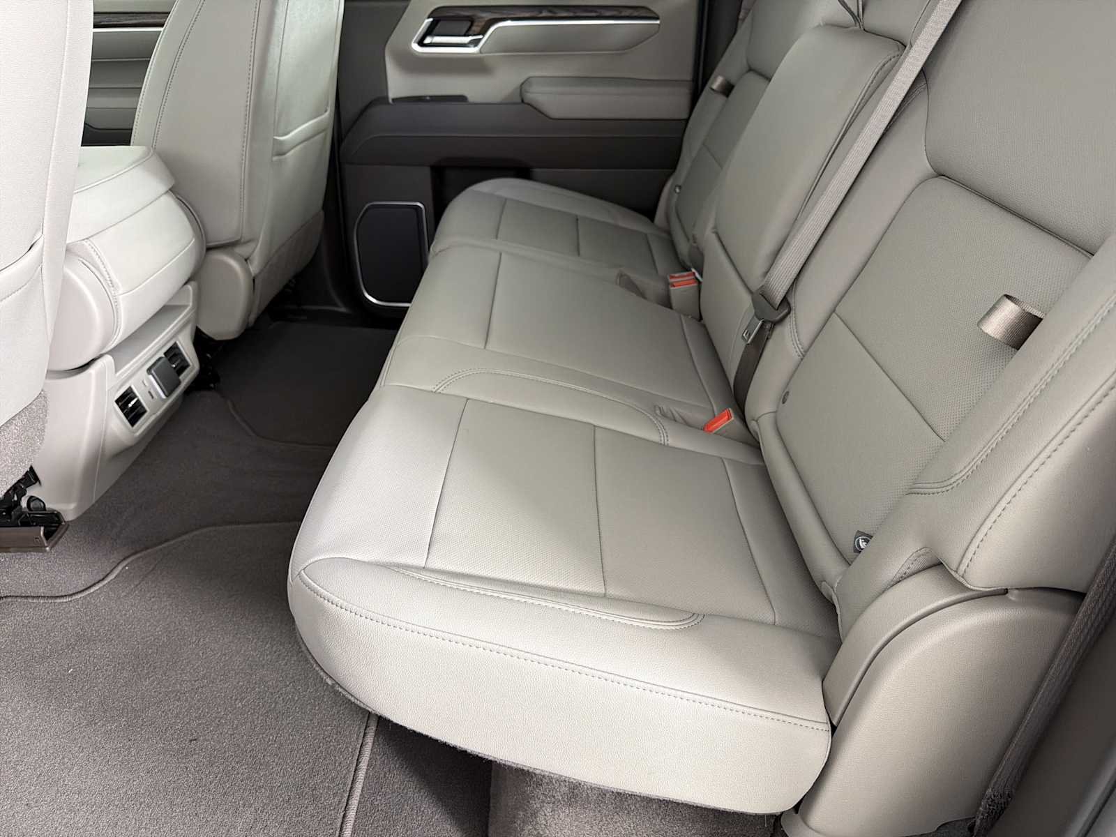 2026 GMC Sierra 1500 SLT - Photo 18