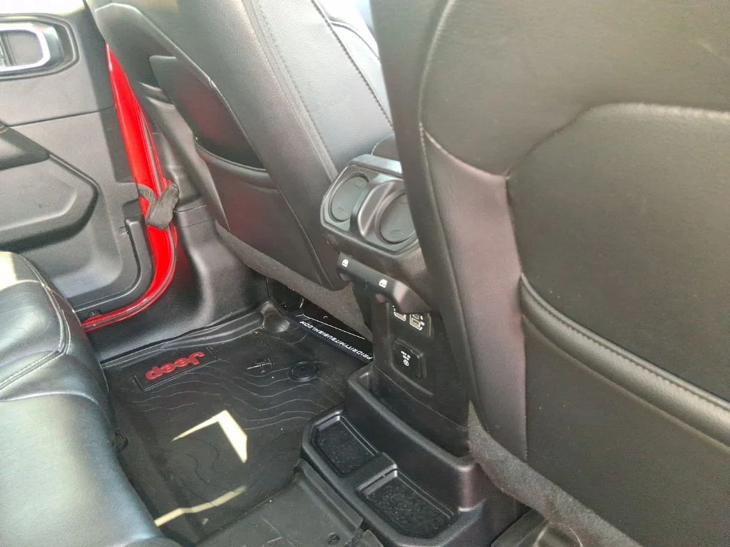 Used 2018 Red Jeep Unlimited Sahara image 18