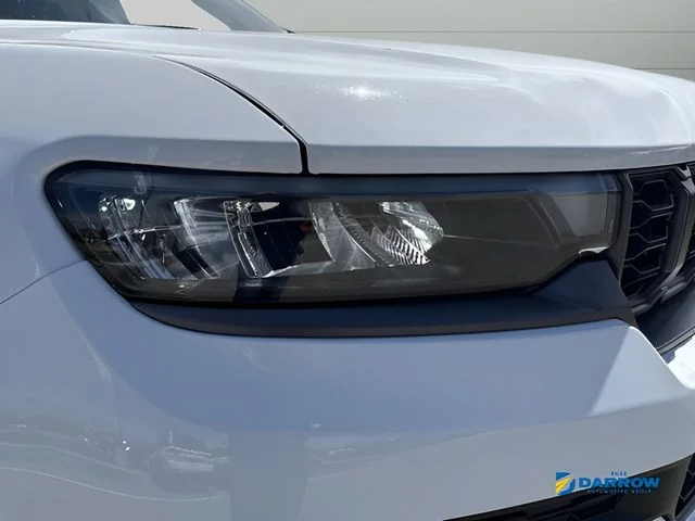 New 2026 Bright White Clear-Coat Exterior Paint Jeep Altitude image 27