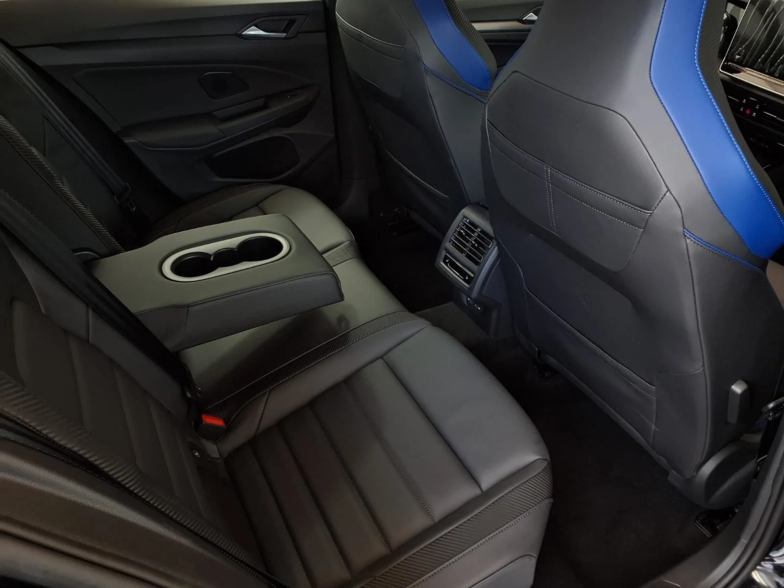 New 2026 Mythos Black Metallic Volkswagen 2.0T image 21