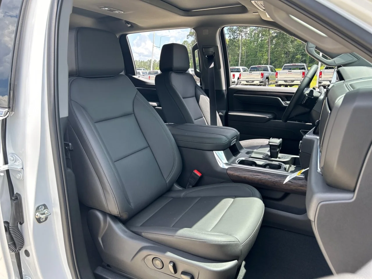 2026 GMC Sierra 1500 SLT - Photo 20