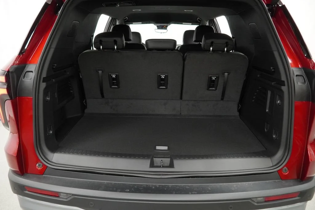 2027 Chevrolet Traverse LT - Photo 25