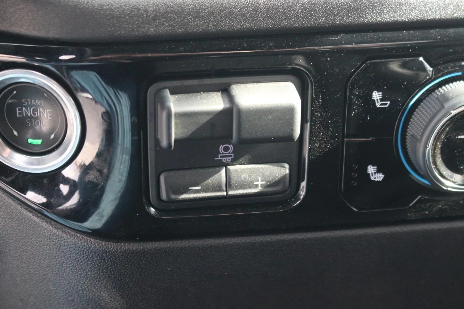 Used 2025 Summit White Chevrolet LT image 30