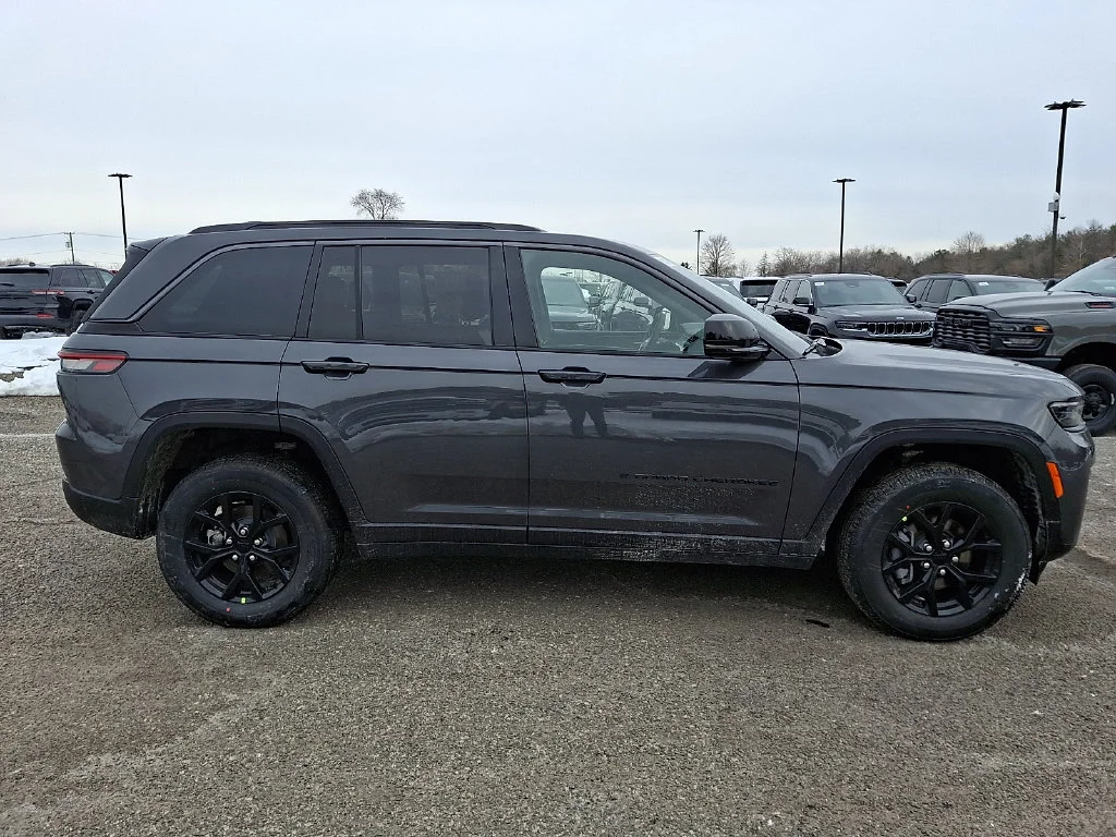 New 2026 Baltic Gray Metallic Clear-Coat Exterior Paint Jeep Altitude image 9