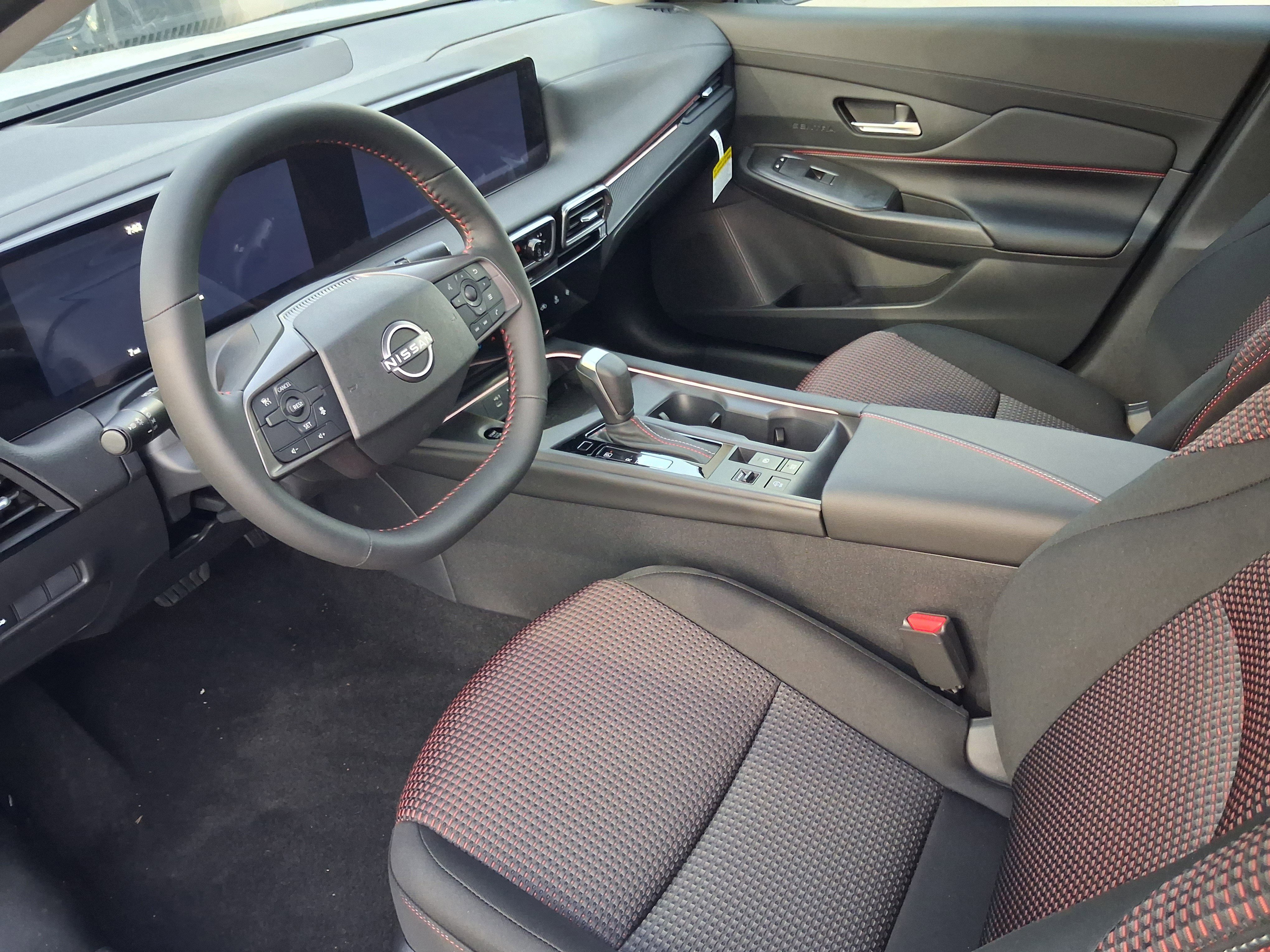 New 2026 Aspen White TriCoat / Super Black Two-tone Nissan SR image 7