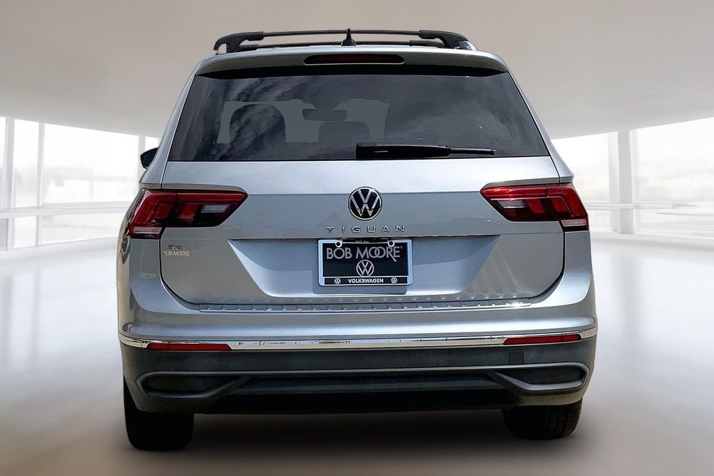 Used 2022 Pyrite Silver Metallic Volkswagen 2.0T SE image 4