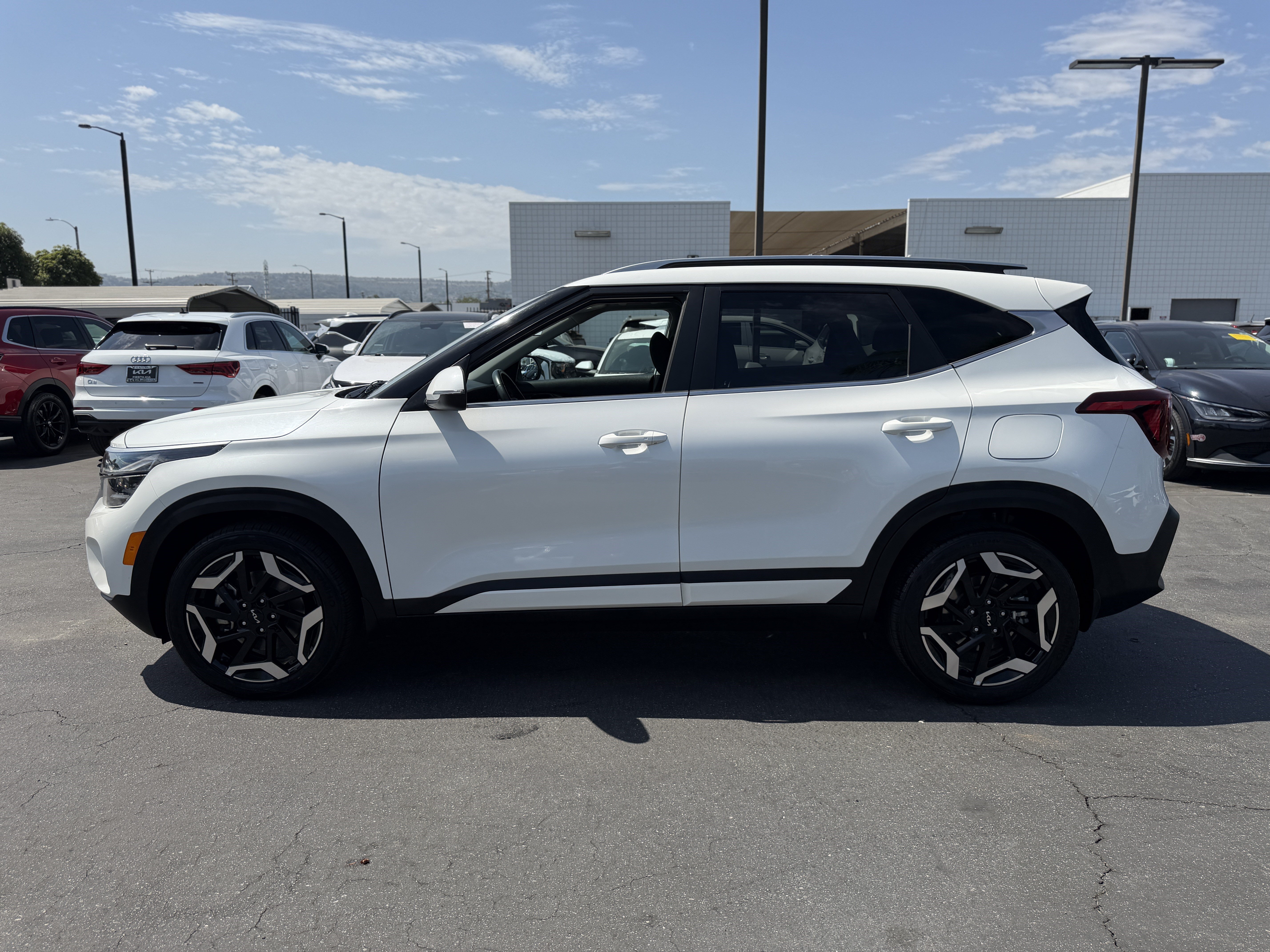 Certified Used 2024 Snow White Pearl Kia SX image 5