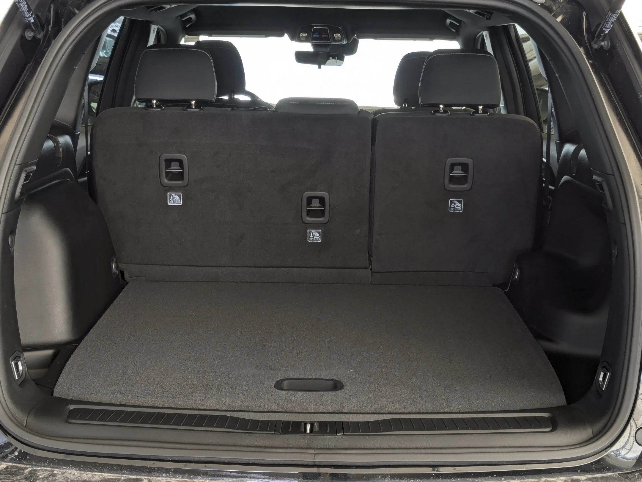 New 2026 Black Jeep Laredo - - 4x4 - Classic Theme - Heated Seats - Heated Steering - Remote Start & More! image 25