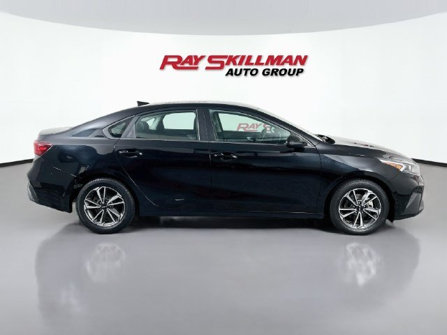2023 Kia Forte LXS - Photo 8