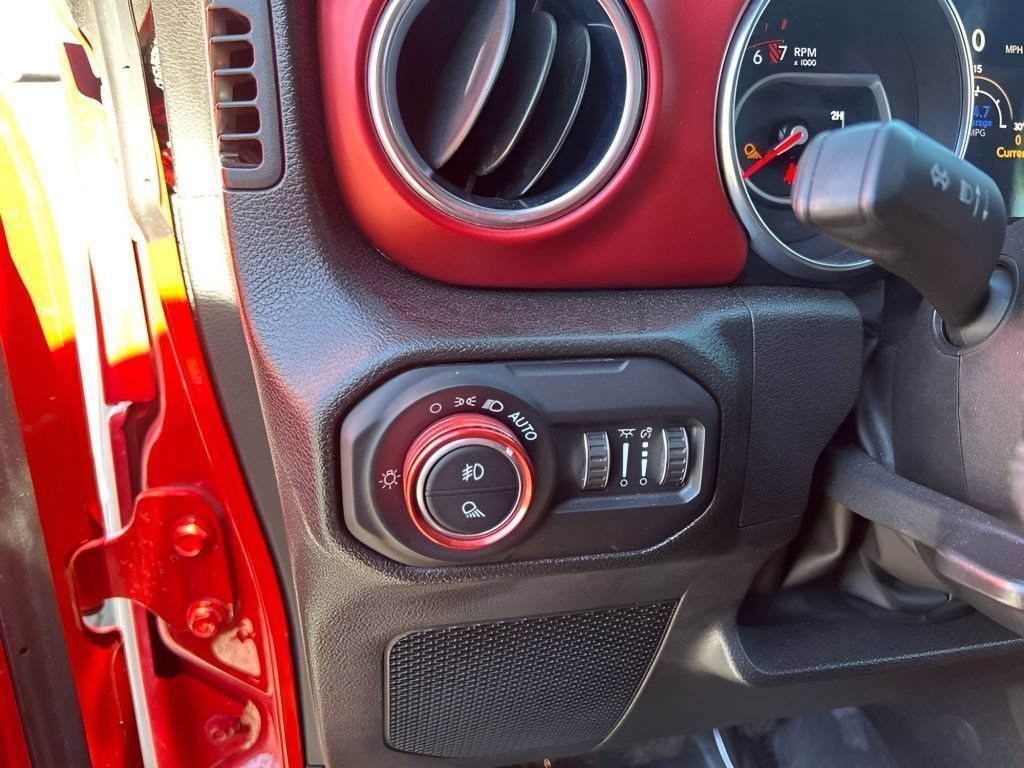Used 2022 Firecracker Red Clearcoat Jeep Rubicon image 21