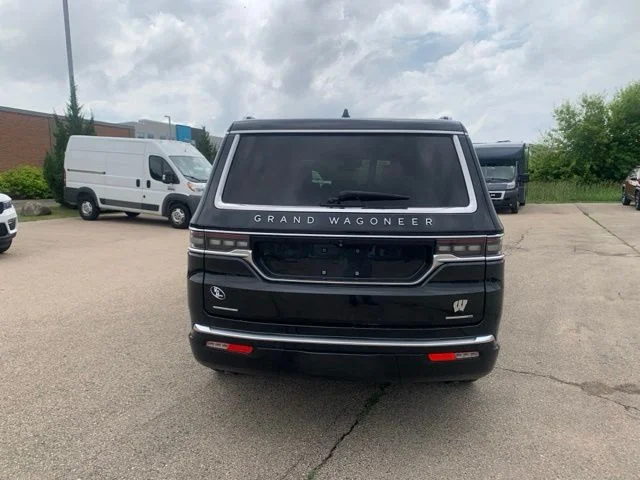 Used 2022 Diamond Black Crystal Pearlcoat Jeep Series II image 4